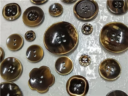 Polyester Düğme Üretimi